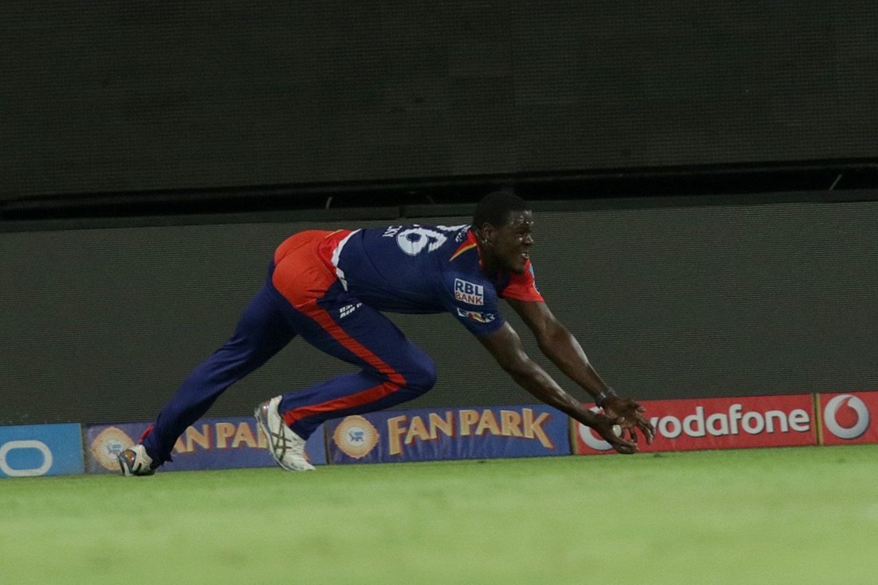 Carlos Brathwaite failed to hold onto a tough catch at long-off, Delhi Daredevils v Rising Pune Supergiants, IPL 2016, Delhi, May 5, 2016