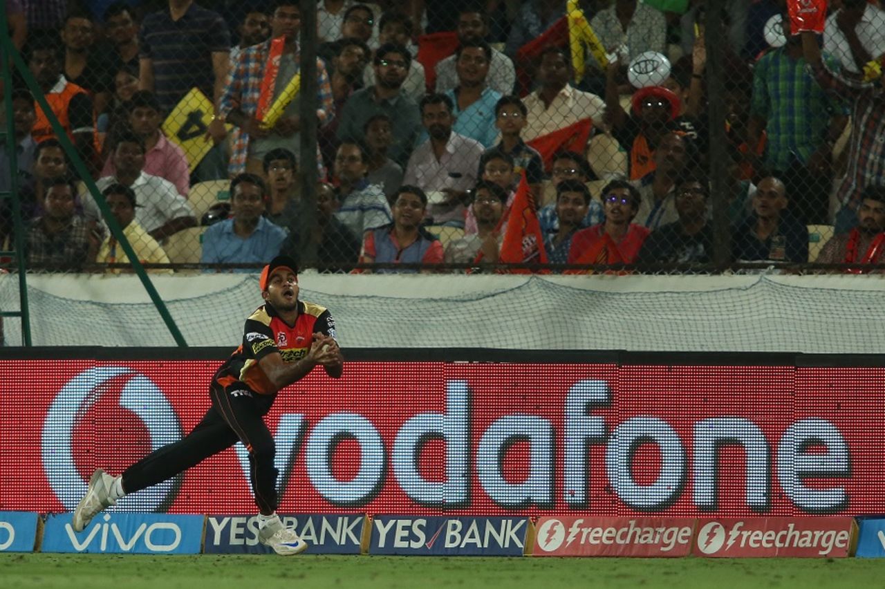 Sunrisers Hyderabad substitute fielder Vijay Shankar takes a catch at the edge of the boundary, Sunrisers Hyderabad v Gujarat Lions, IPL 2016, Hyderabad, May 6, 2016