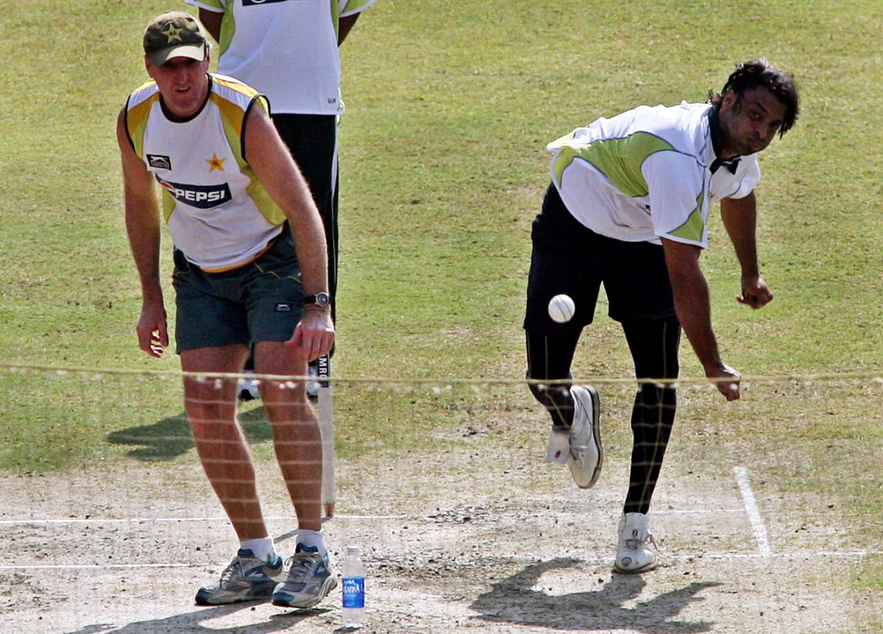 Shoaib Akhtar bowls in the nets whith coach Geoff Lawson watching him, Lahore, October 28, 2007