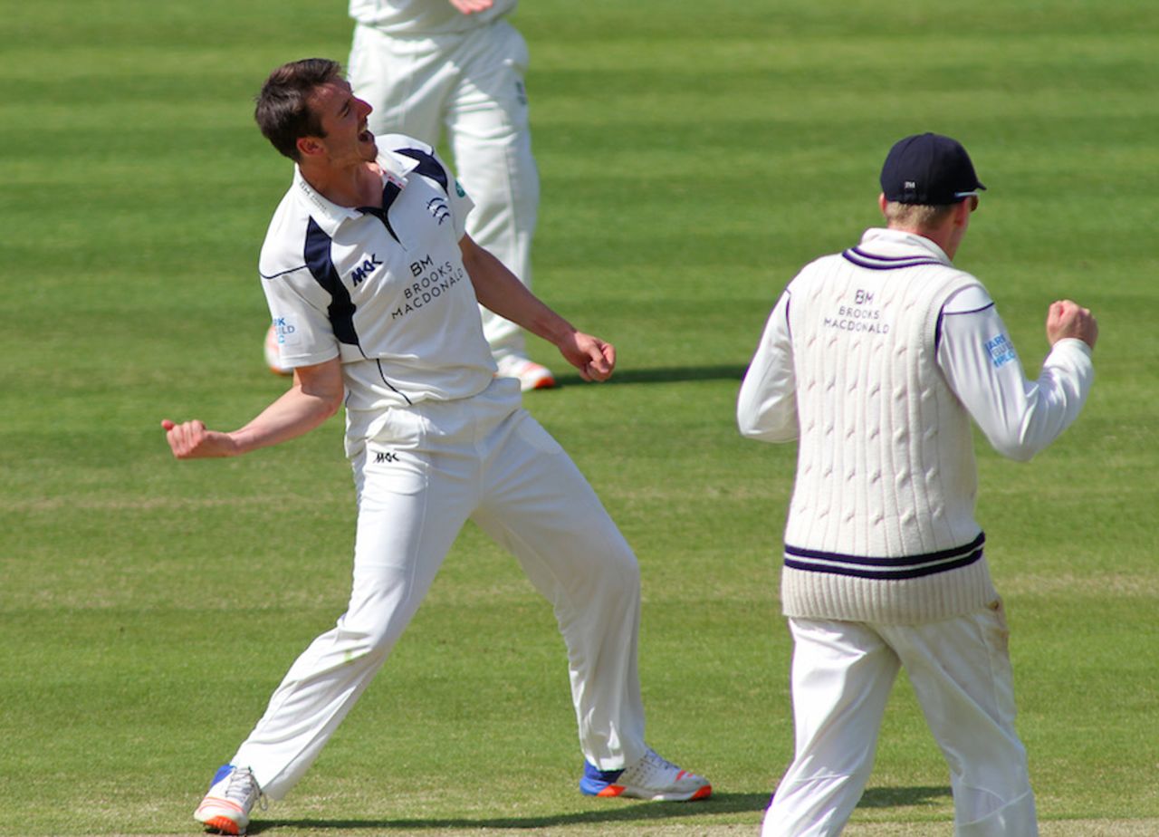 Toby Roland-Jones made back-to-back breakthroughs, Middlesex v Nottinghamshire, County Championship, Division One, Lord's, 1st day, May 8, 2016