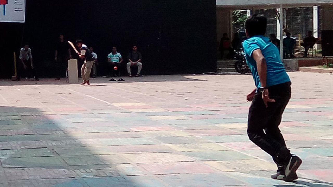 <b>Tanjim Ahmed:</b> Cricket in the campus of Bangladesh University of Engineering and Technology, Dhaka has become a daily routine. During the short breaks between classes, students play in front of the central cafeteria