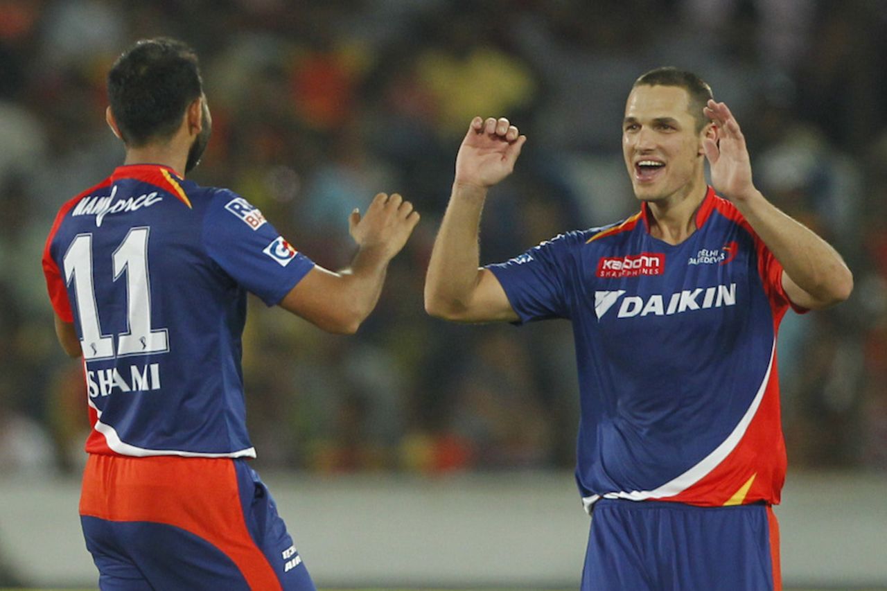 Nathan Coulter-Nile bowled an economical spell and picked two wickets, Sunrisers Hyderabad v Delhi Daredevils, IPL 2016, Hyderabad, May 12, 2016