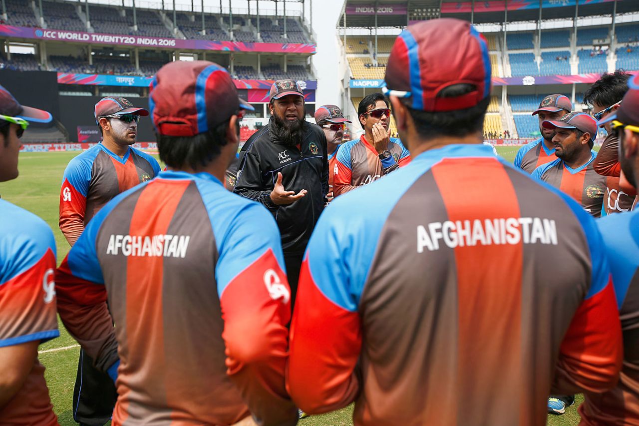 Inzamam-ul-Haq has a chat with the Afghanistan players, Nagpur, March 27, 2016