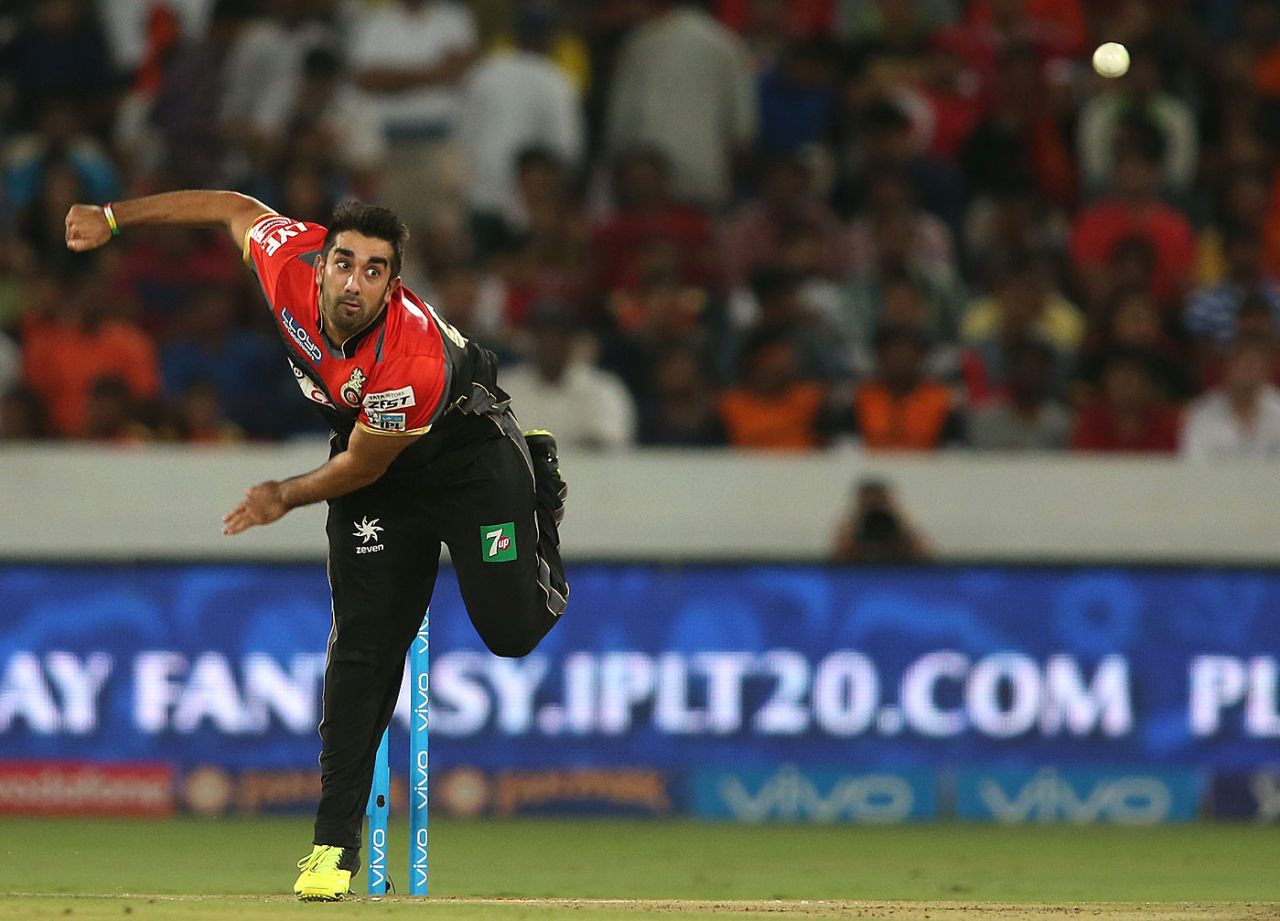 Tabraiz Shamsi bowls for Royal Challengers Bangalore, Sunrisers Hyderabad v Royal Challengers Bangalore, IPL 2016, Hyderabad, April 30, 2016