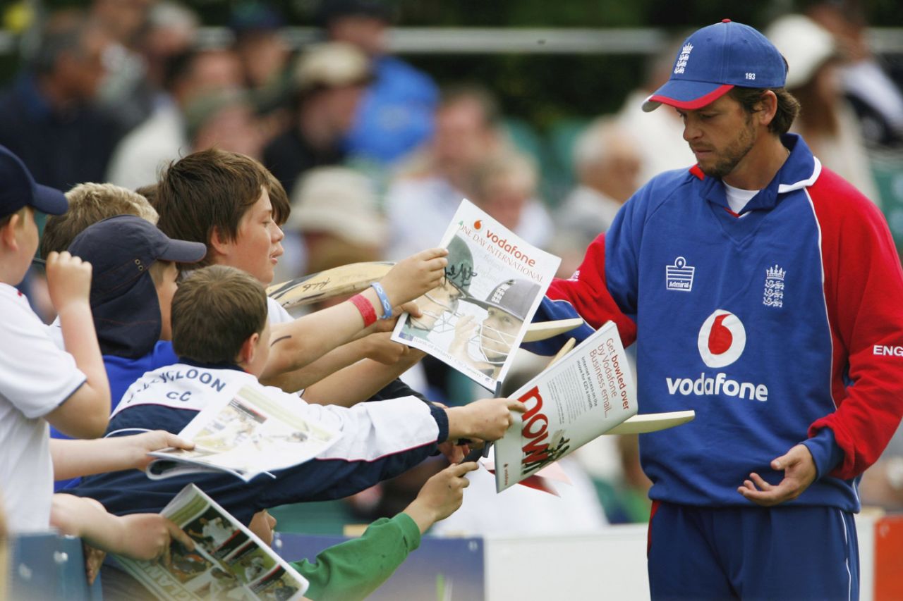 Ed Joyce signs autographs for kids in Belfast, Ireland v England, Only ODI, Belfast, June 13, 2006