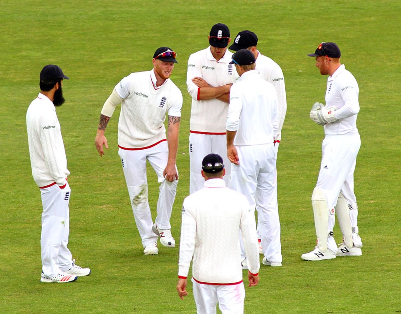 Ben Stokes had some discomfort with his knee, England v Sri Lanka, 1st Test, Headingley, 2nd day, May 20, 2016