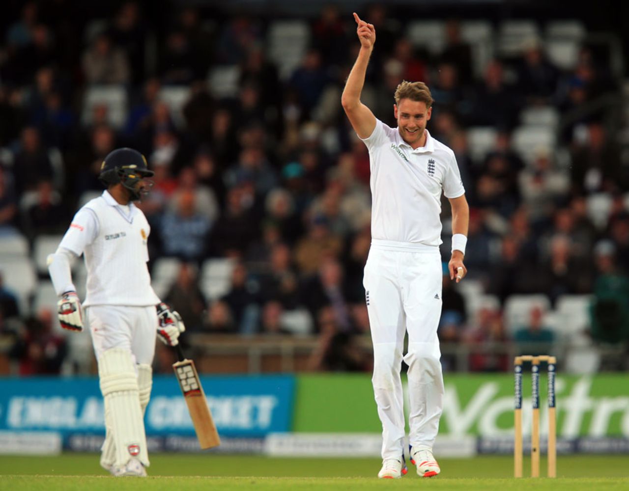 Stuart Broad finished with 4 for 21, England v Sri Lanka, 1st Test, Headingley, 2nd day, May 20, 2016