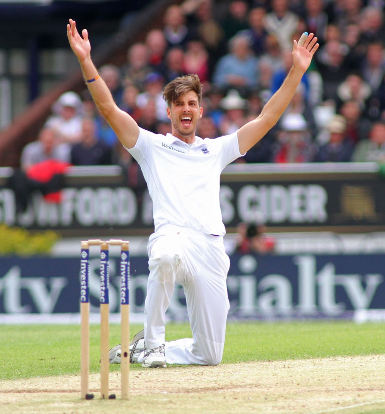 Steven Finn bowled a fruitless spell, England v Sri Lanka, 1st Test, Headingley, 3rd day, May 21, 2016