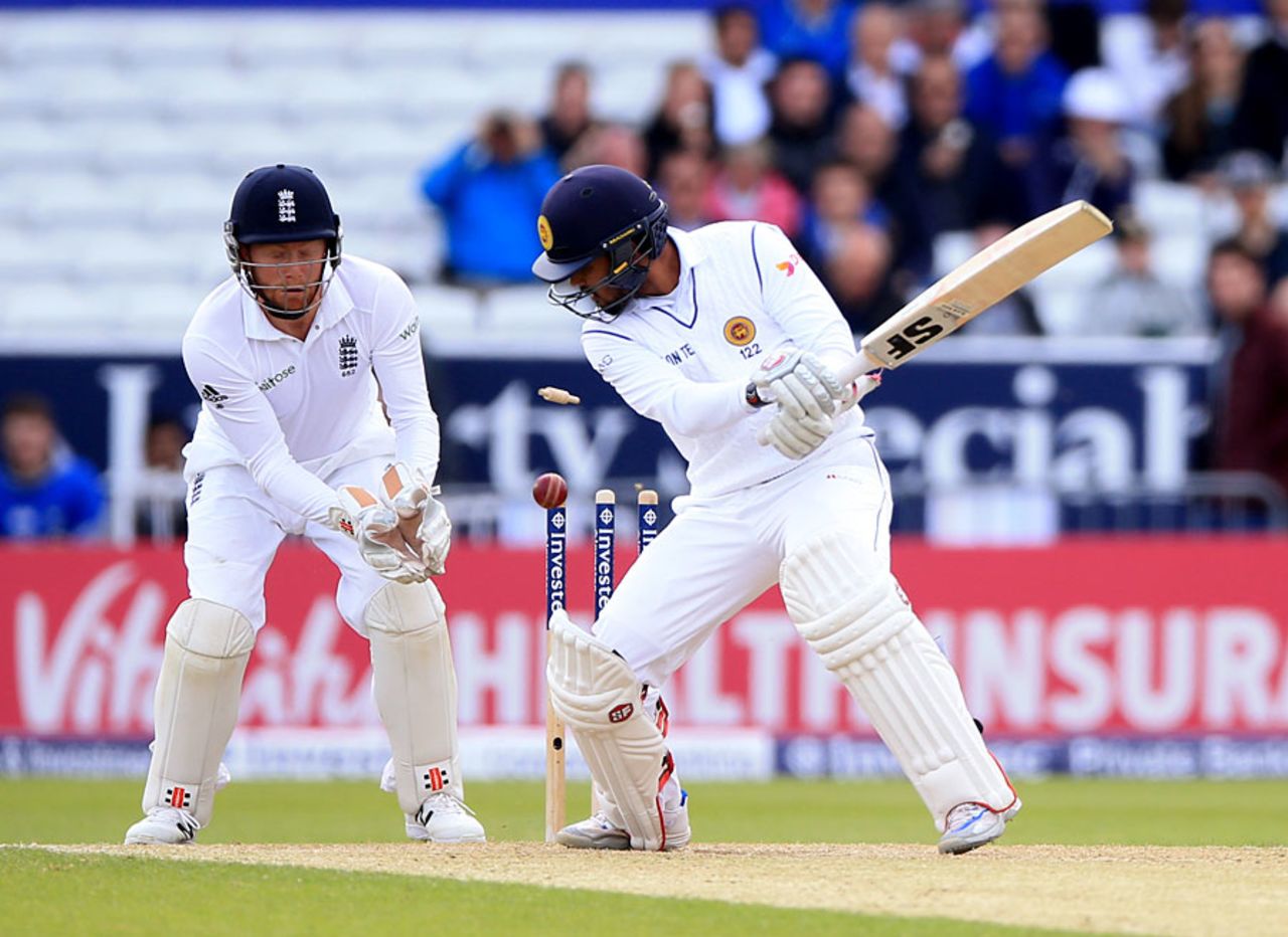 Dinesh Chandimal dragged into his stumps, England v Sri Lanka, 1st Test, Headingley, 3rd day, May 21, 2016