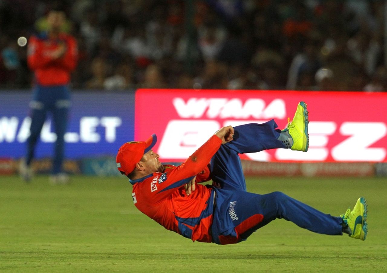 Brendon McCullum is his usual acrobatic self, Gujarat Lions v Mumbai Indians, IPL 2016, Kanpur, May 21, 2016