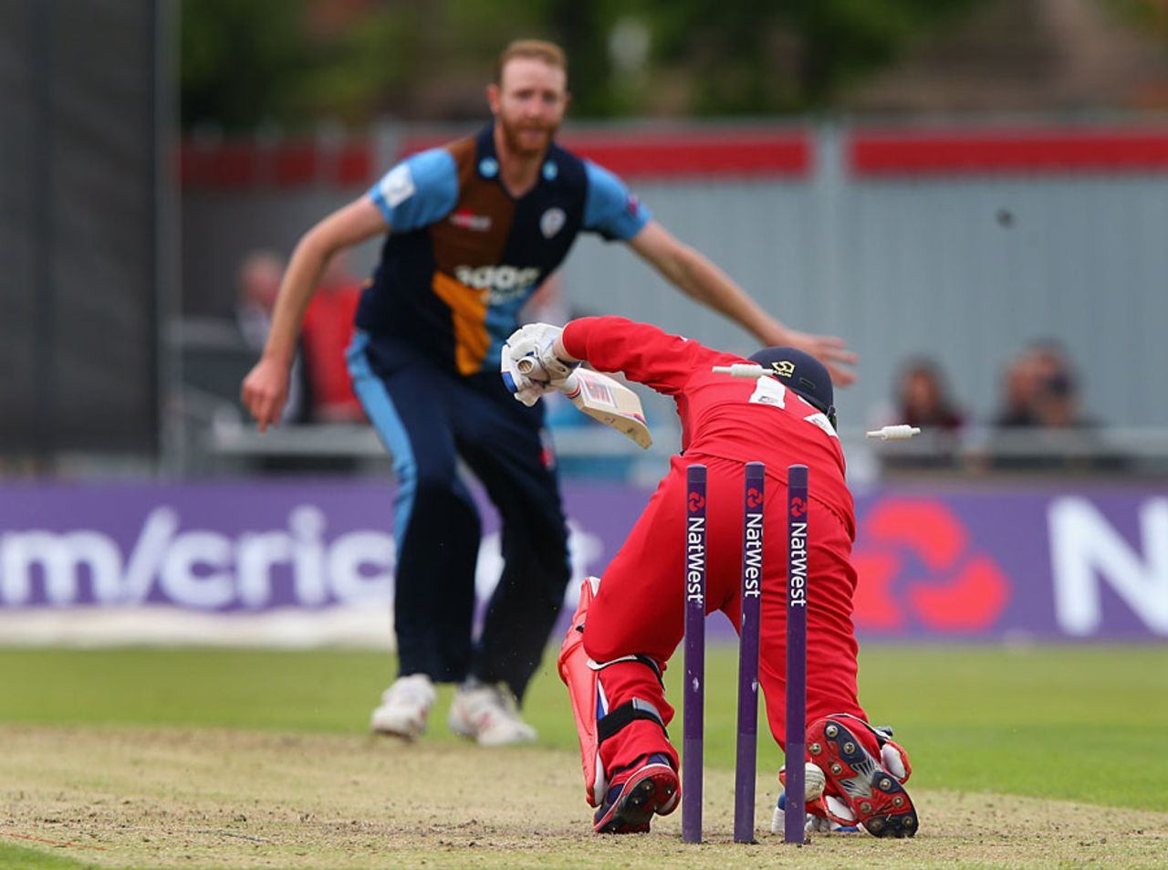 Alex Davies was bowled by Andy Carter, Lancashire v Derbyshire, NatWest T20 Blast, North Group, May 21, 2016