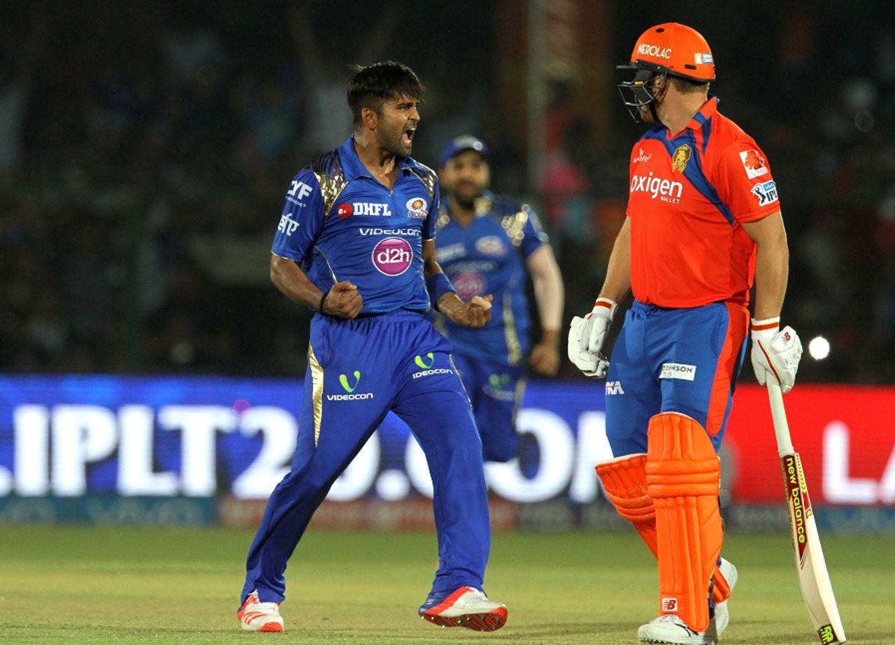 Vinay Kumar is pumped up after dismissing Aaron Finch, Gujarat Lions v Mumbai Indians, IPL 2016, Kanpur, May 21, 2016