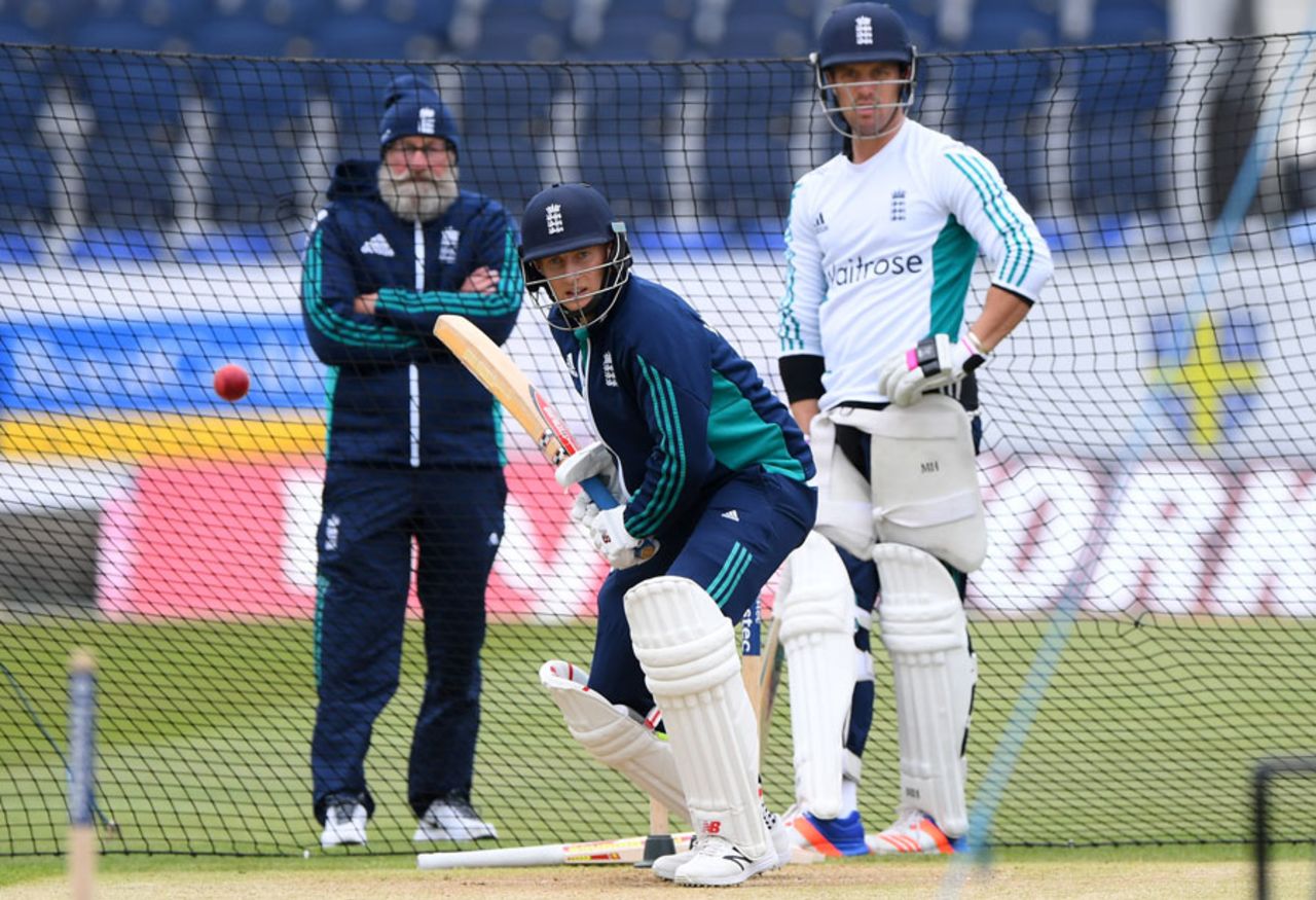 Joe Root bats as Nick Compton and Graeme Fowler look on, Chester-le-Street, May 25, 2016