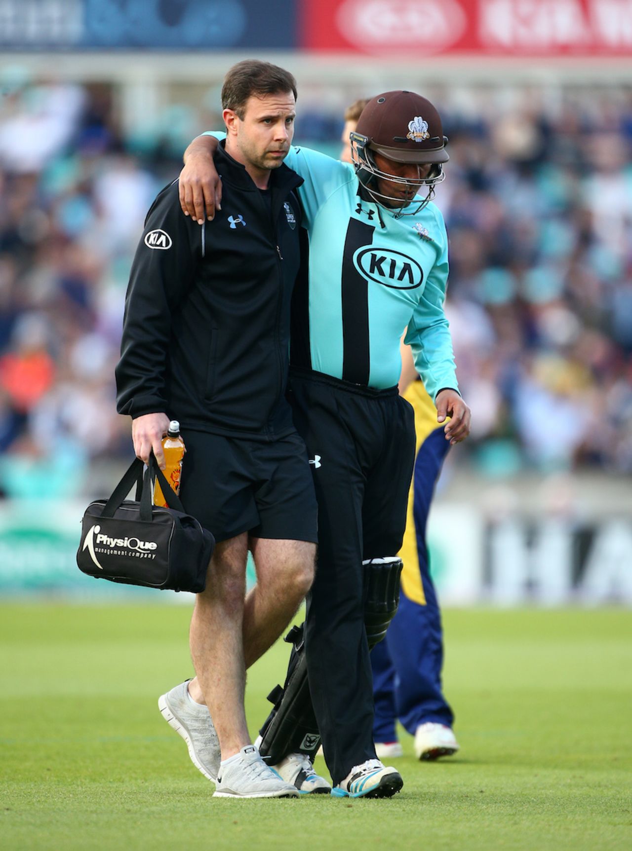 Azhar Mahmood was forced to retire hurt, Surrey v Glamorgan, NatWest T20 Blast, South Group, Kia Oval, May 26, 2016
