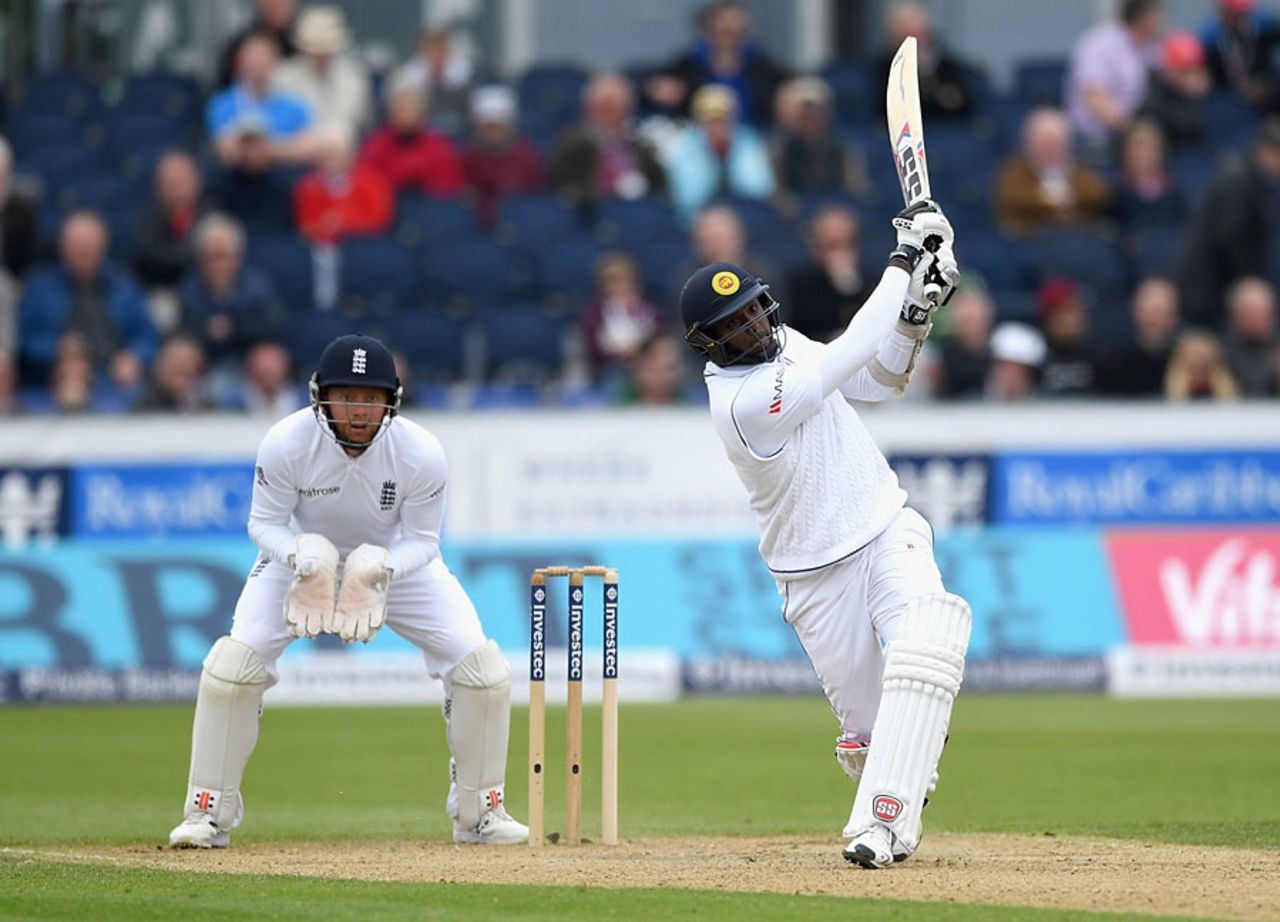 Angelo Mathews took the attack to Moeen Ali, England v Sri Lanka, 2nd Test, Chester-le-Street, 3rd day, May 29, 2016
