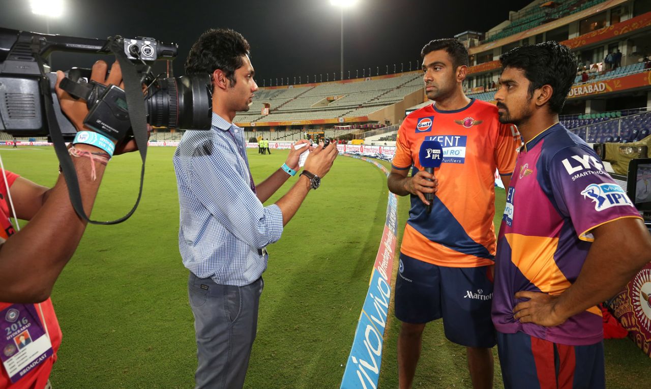 R Ashwin and M Ashwin do an interview together, Sunrisers Hyderabad v Rising Pune Supergiants, IPL 2016, Hyderabad, April 26, 2016