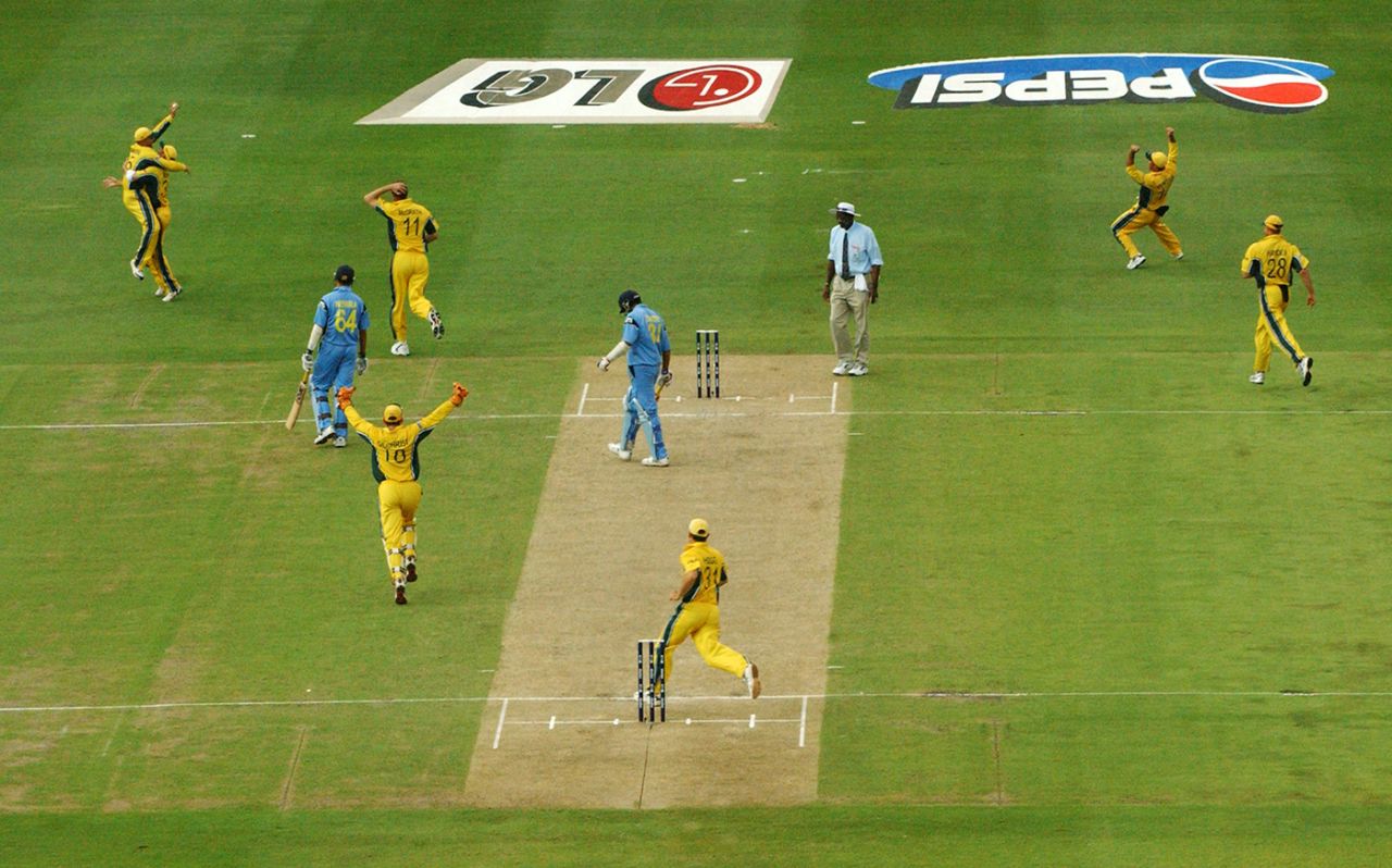 Australia celebrate after taking the final wicket against India, World Cup final, Johannesburg, March 23, 2003