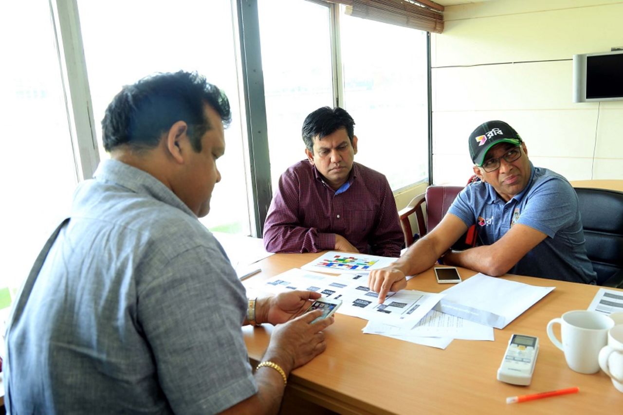 Bangladesh coach Chandika Hathurusingha meets with BCB officials Akram Khan and Nizamuddin Chowdhury, Mirpur, June 2, 2016