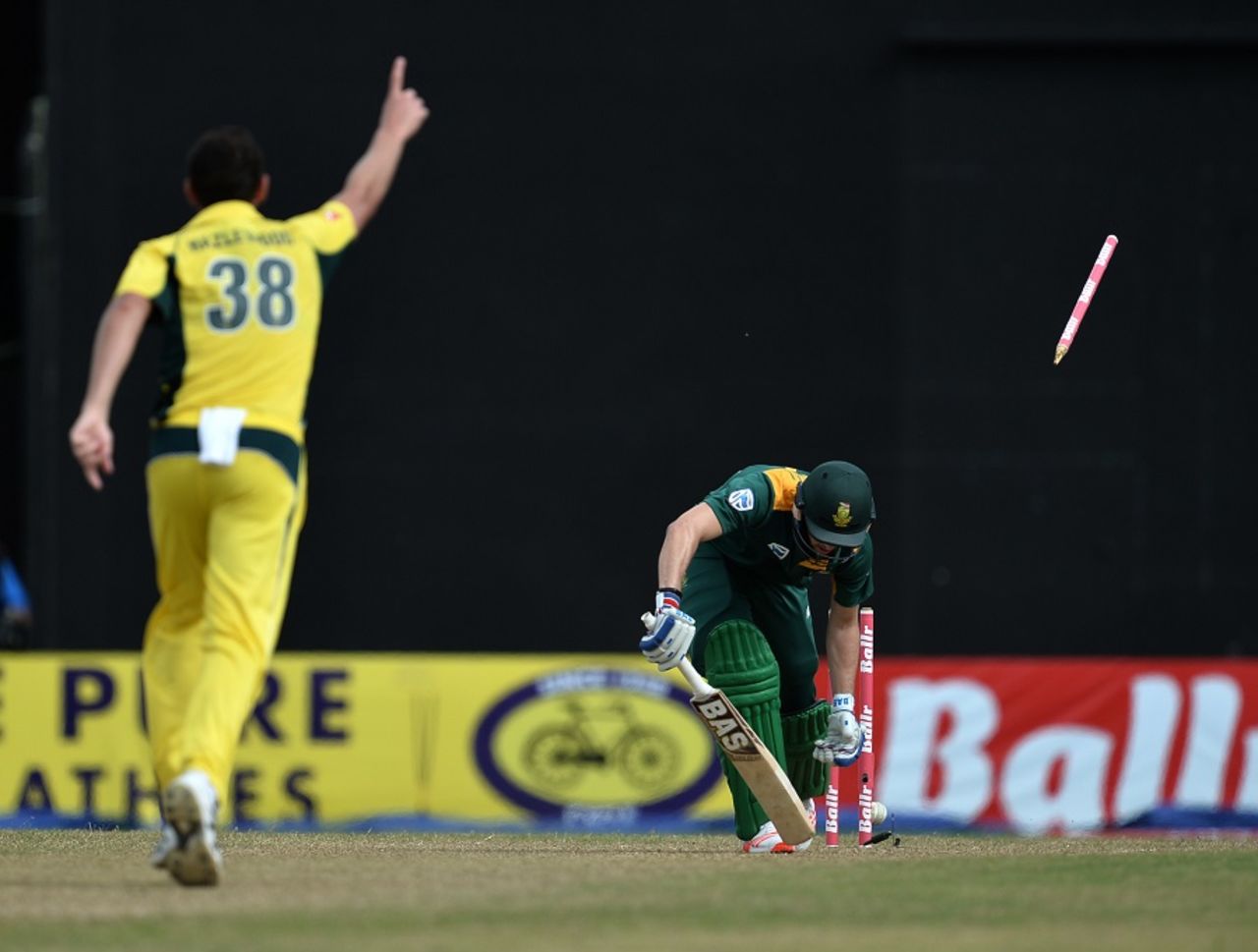 Wayne Parnell's off stump goes for a toss, Australia v South Africa, 3rd match, ODI tri-series, Providence, June 7, 2016