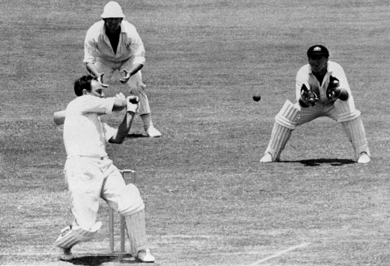Rayl Illingworth hooks, Australia v England, 4th Test, Sydney, 4th day, January 13, 1971