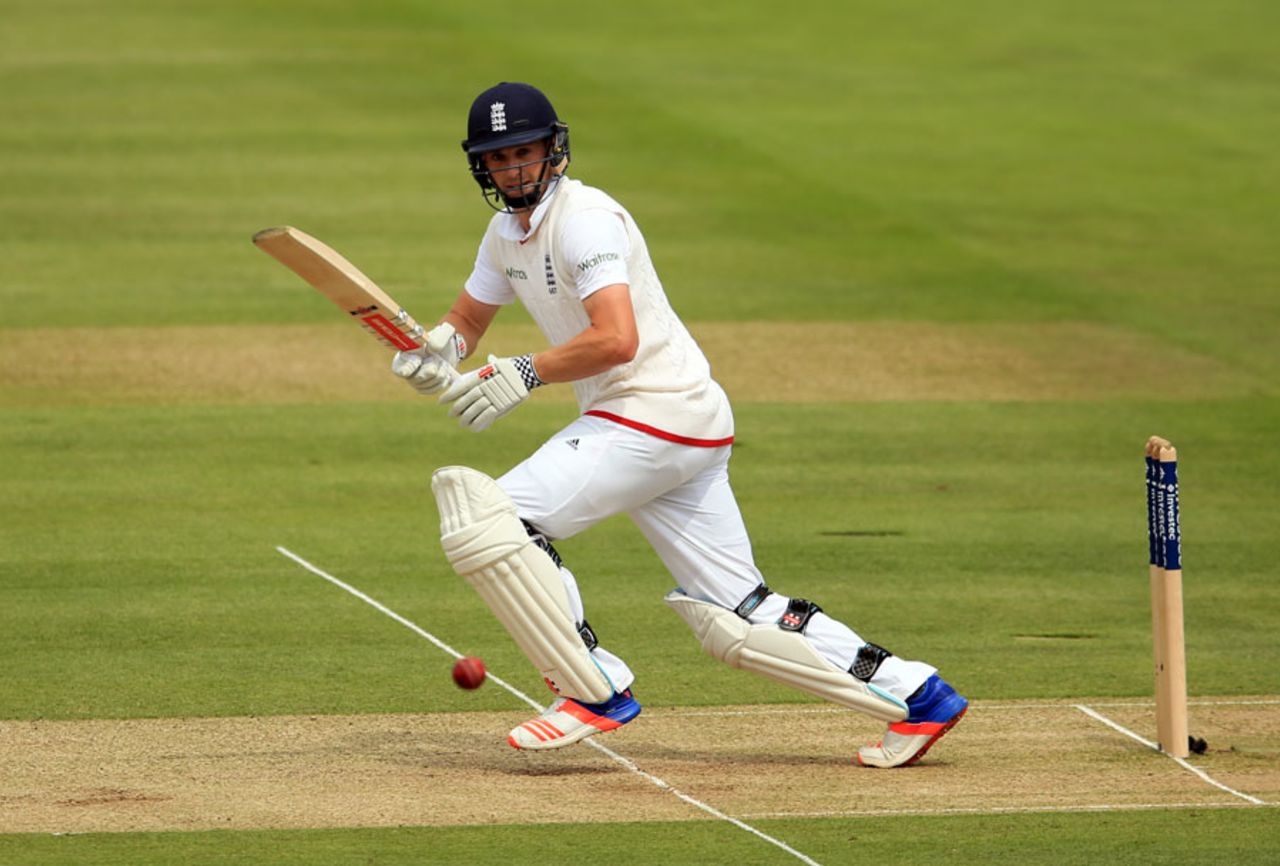 Chris Woakes resumed his innings on 23 not out, England v Sri Lanka, 3rd Investec Test, Lord's, 2nd day, June 10, 2016