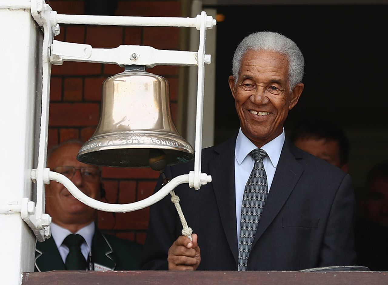 Garry Sobers rings the Lord's bell in memory of Muhammad Ali, England v Sri Lanka, 3rd Investec Test, Lord's, 2nd day, June 10, 2016
