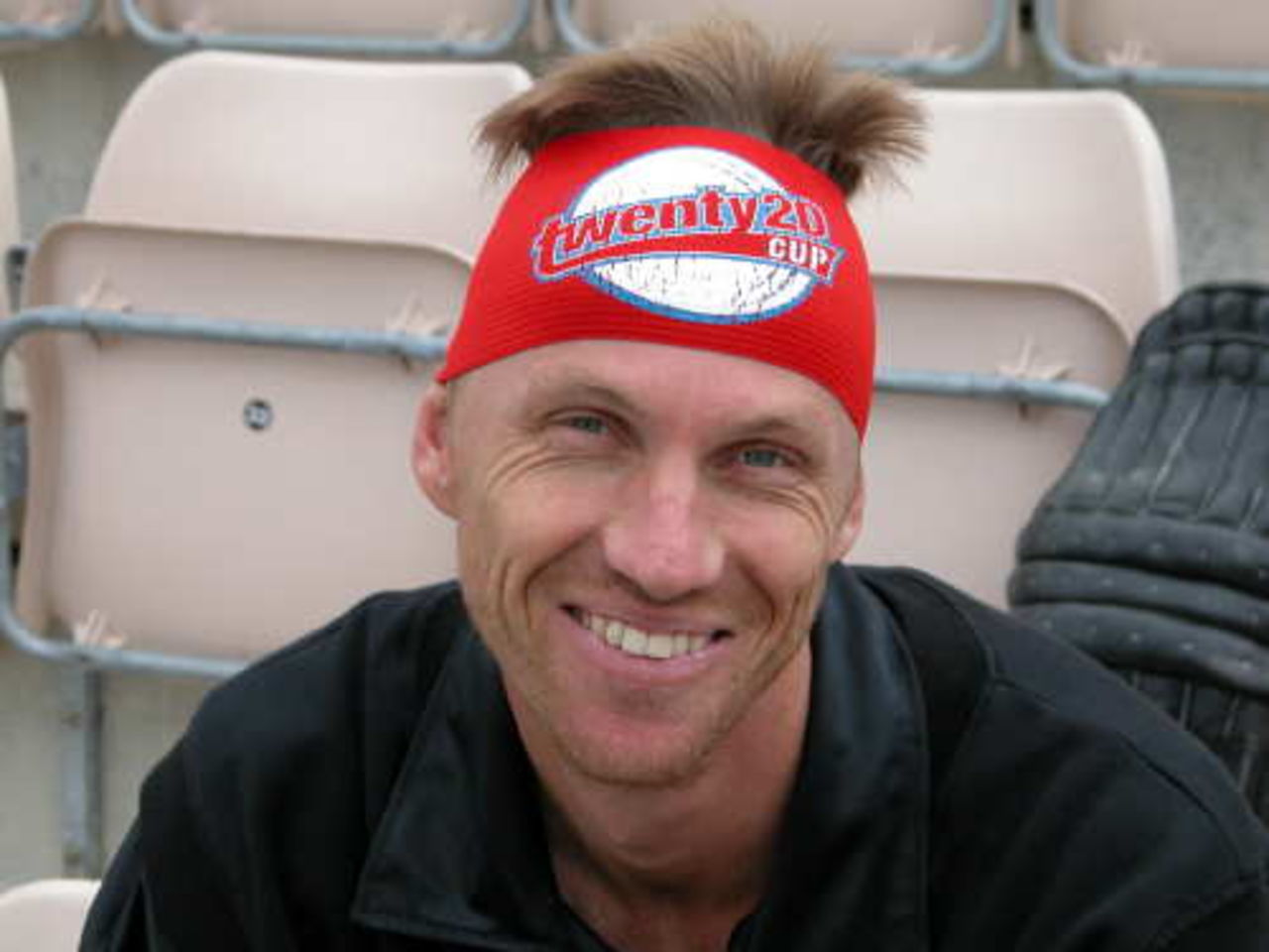 Alan Mullally's Twenty20 Armband ends up as a hair protector!