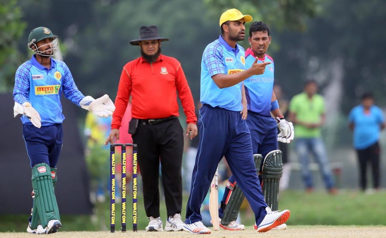 Tamim Iqbal shows his displeasure after a stumping decision goes against Abahani Limited, Prime Doleshwar Sporting Club v Abahani Limited, DPL 2016, BKSP-3 ground, June 12, 2016