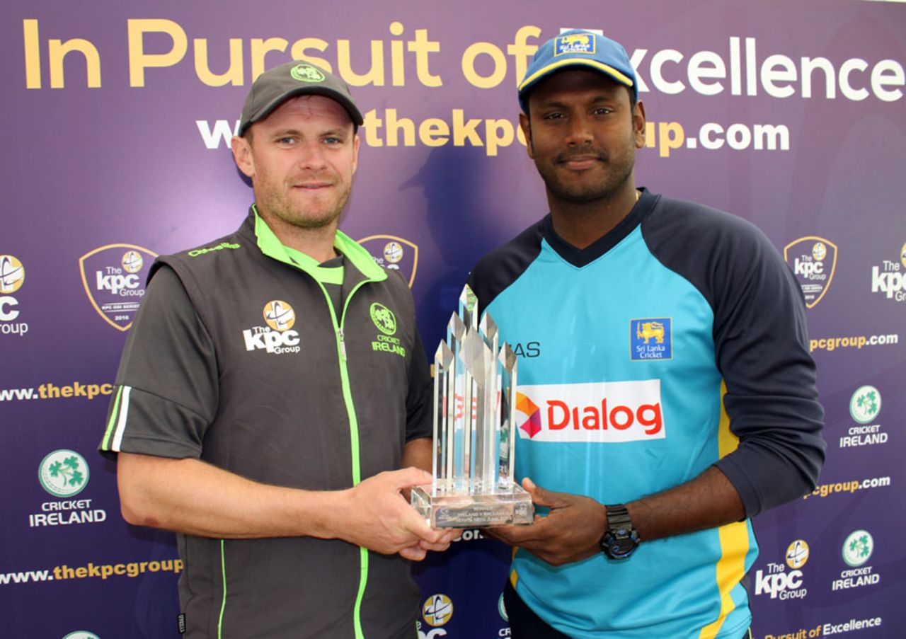 William Porterfield and Angelo Mathews pose with the series trophy, Dublin, June 15, 2016