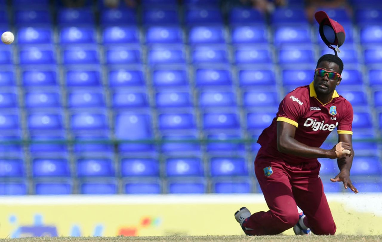 Andre Fletcher loses his cap while fielding, West Indies v South Africa, 6th match, ODI tri-series, St Kitts