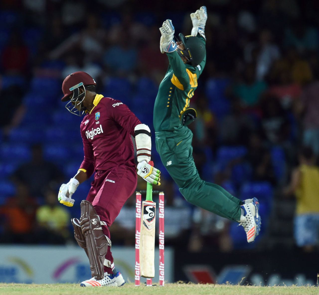 Quinton de Kock takes the catch to dismiss Marlon Samuels, West Indies v South Africa, 6th match, ODI tri-series, St Kitts
