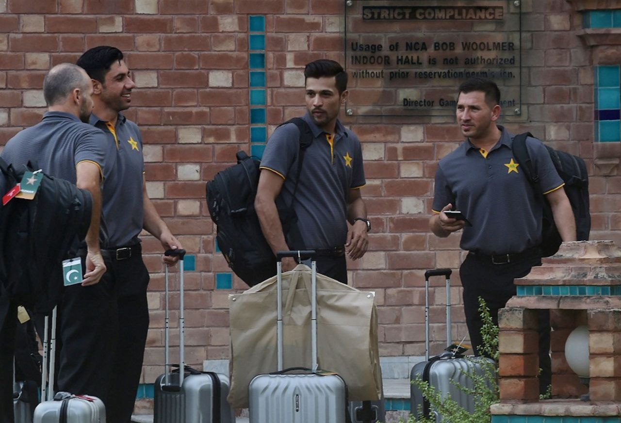 Mohammad Amir has a word with his team-mates at the NCA ahead of Pakistan's departure for England, Lahore, June 18, 2016
