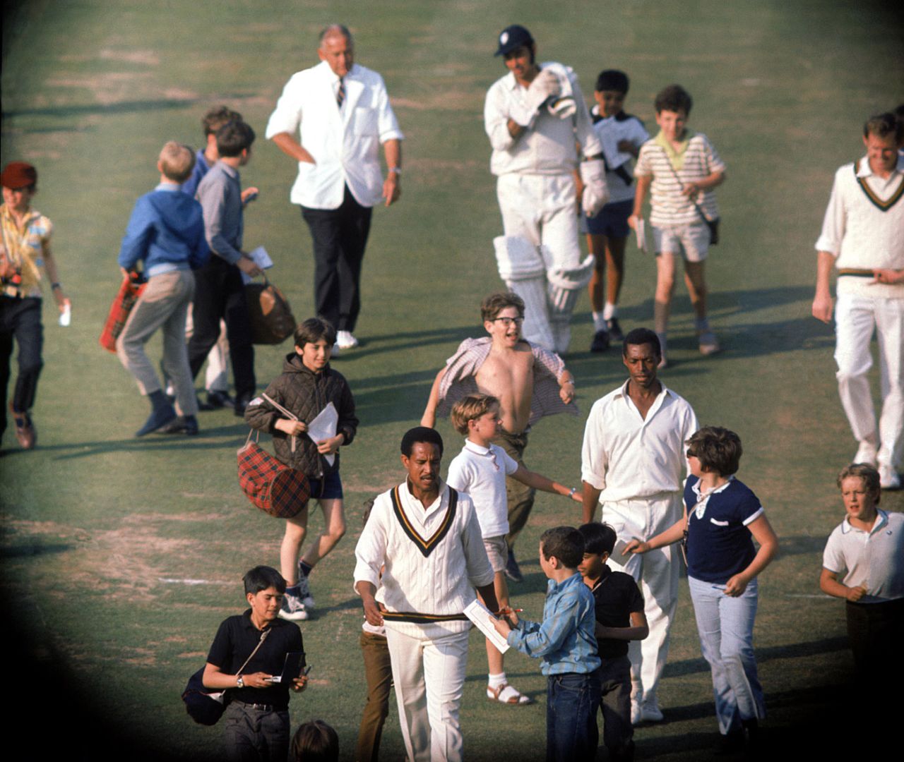 Young fans rush to Garry Sobers for autographs after he took 6 for 21, England v Rest of the World XI, Lord's, June 17, 1970 