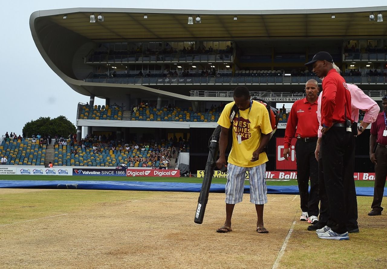 A groundsman uses a blower to dry the pitch, Australia v South Africa, 7th match, ODI tri-series, Barbados