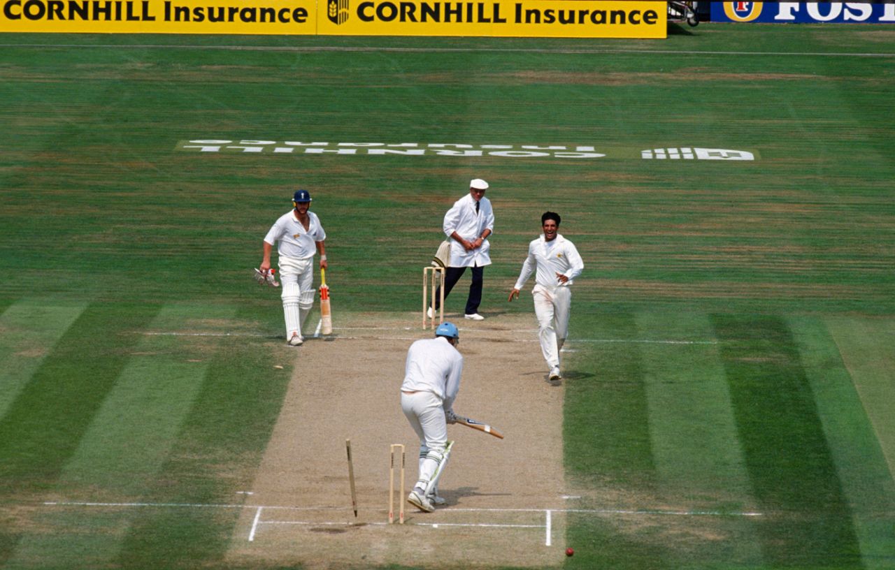Wasim Akram bowls Derek Pringle for 1, England v Pakistan, 5th Test, The Oval, August 6, 1992