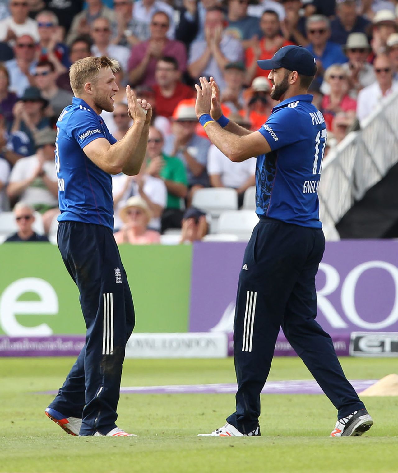 David Willey and Liam Plunkett combined for a run-out, England v Sri Lanka, 1st ODI, Trent Bridge, June 21, 2016