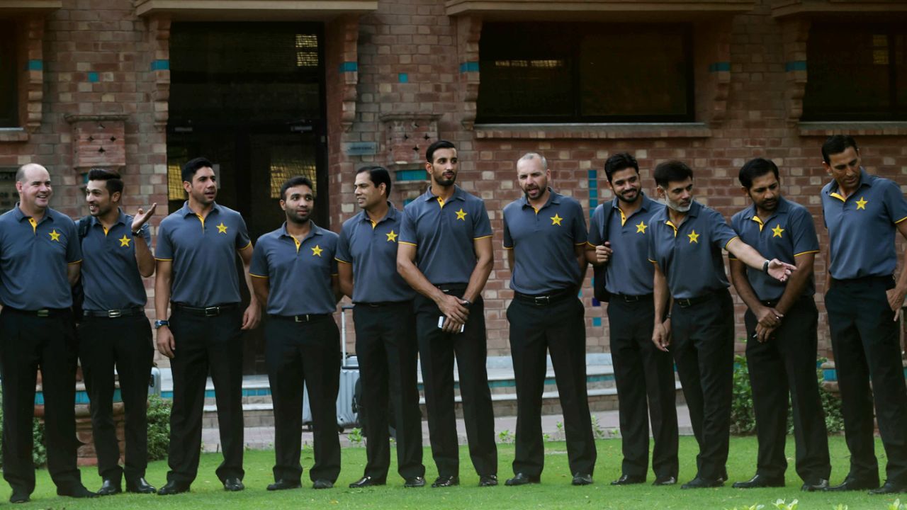 Pakistan players and coach Mickey Arthur line up for photographs ahead of the team's departure for England, Lahore, June 18, 2016