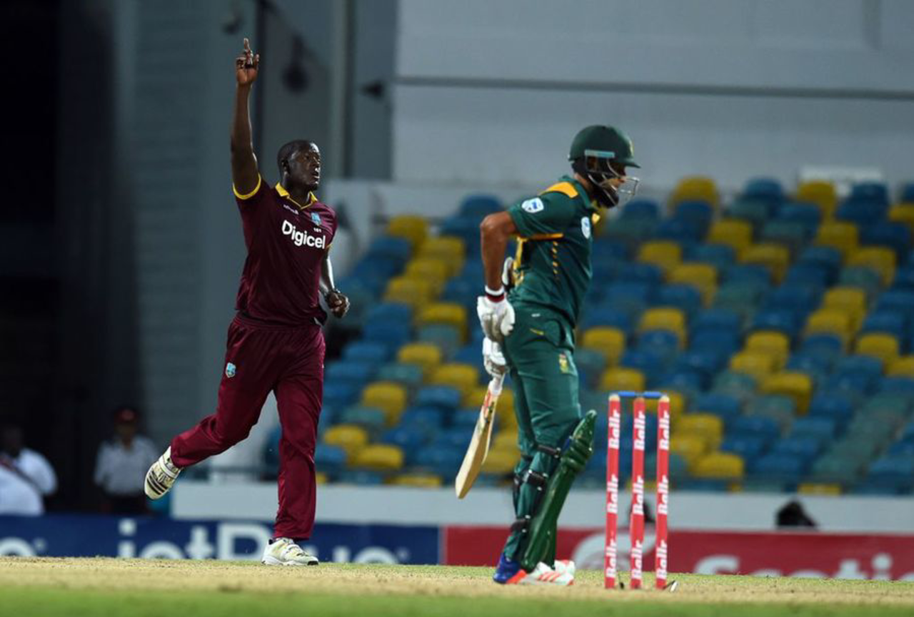 Carlos Brathwaite removed Imran Tahir to seal West Indies' final berth, West Indies v South Africa, ODI tri-series, Bridgetown, June 24, 2016