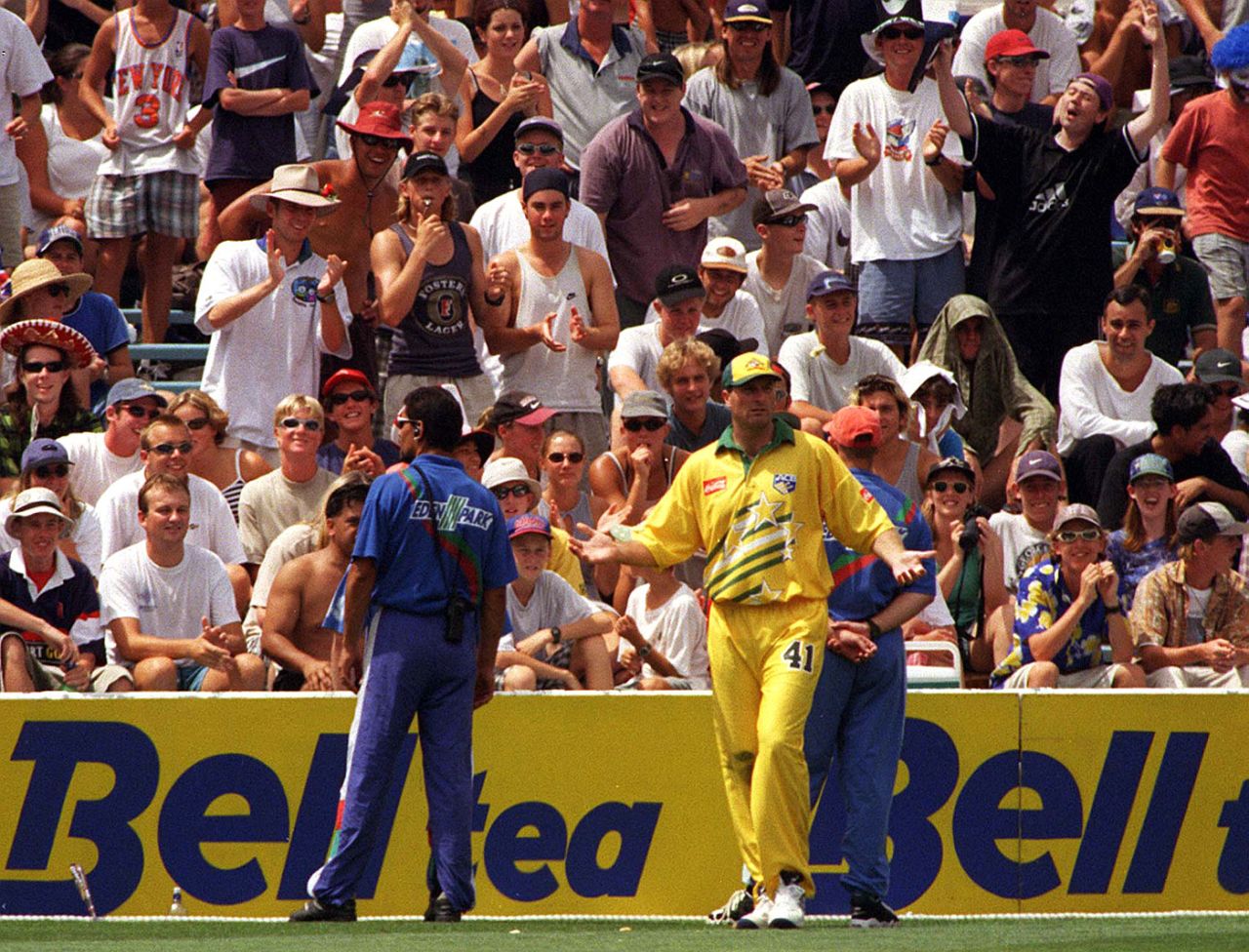 Paul Wilson is an unhappy man near the boundary, New Zealand v Australia, 4th ODI, Auckland, February 14, 1998