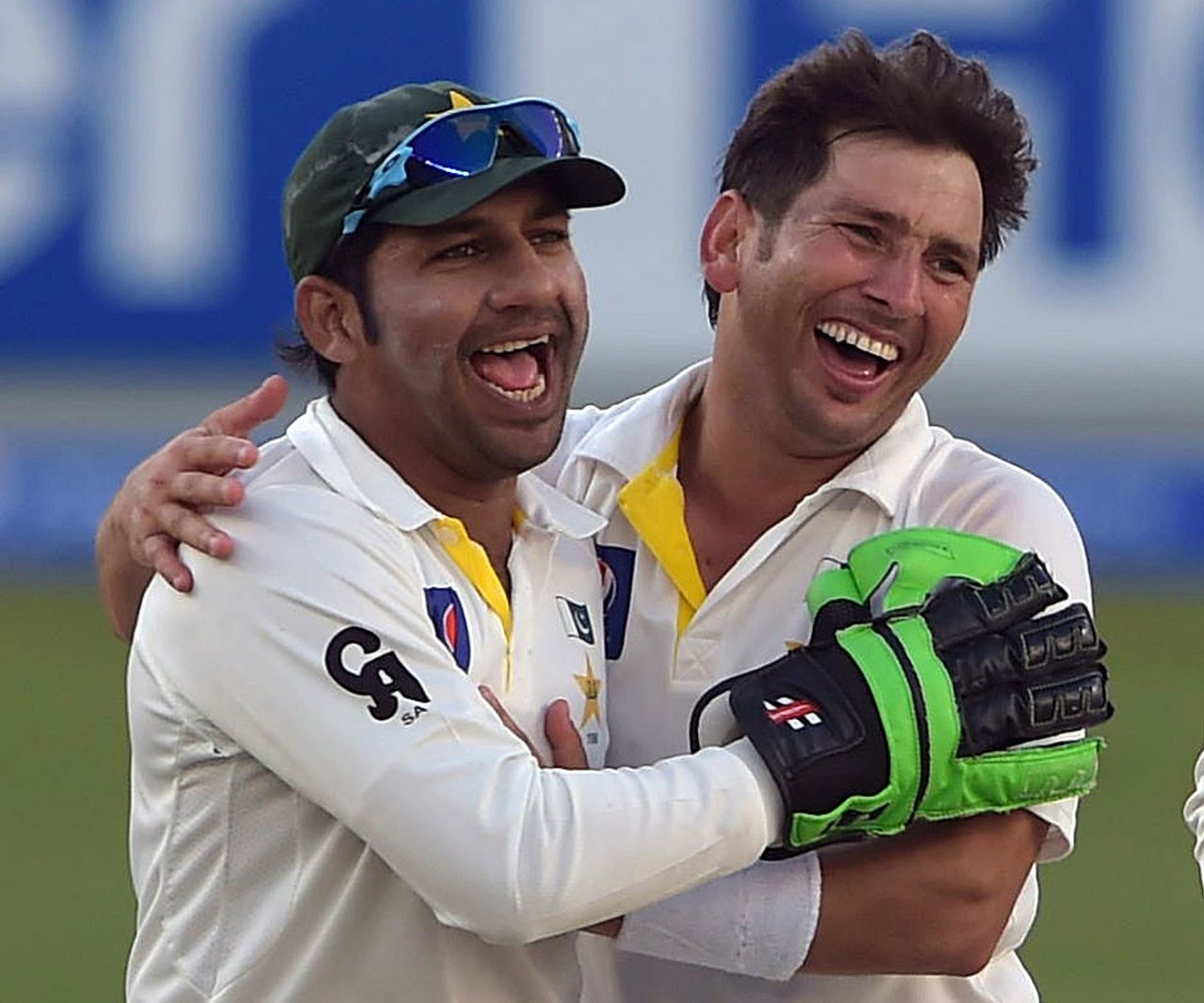 Sarfraz Ahmed and Yasir Shah celebrate a wicket, Pakistan v New Zealand, 2nd Test, Dubai, 1st day, November 17, 2014