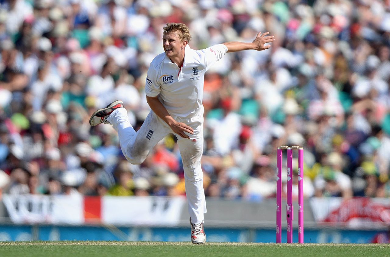 Scott Borthwick bowls on debut, Australia v England, 5th Test, Sydney, 1st day, January 3, 2014