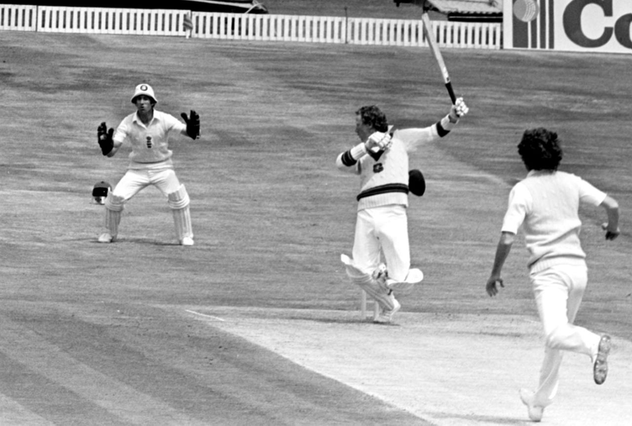 Kim Hughes loses his cap while trying to deal with a short ball from Bob Willis, 3rd Test, England v Australia, Headingley, 2nd day, July 17, 1981