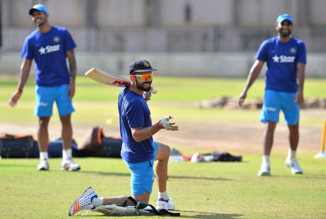Virat Kohli gives fielding practice to his team-mates, Bangalore, July 2, 2016