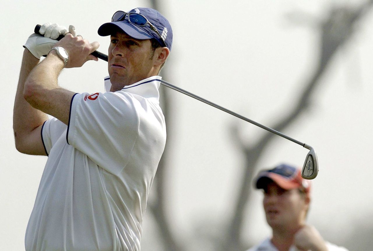 Marcus Trescothick practises his golf in the "The Golf For Life" tournament, Lahore, December 4, 2005