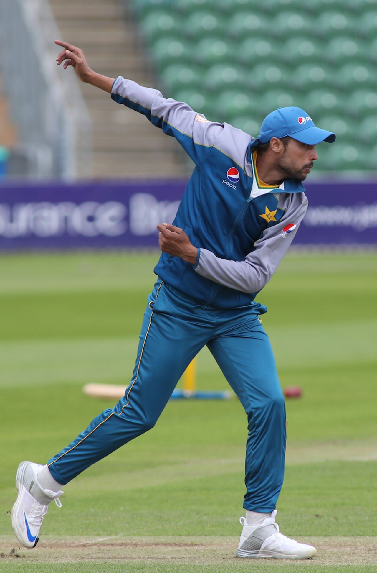 Mohammad Amir warms up before play, Somerset v Pakistanis, Taunton, 1st day, July 3, 2016