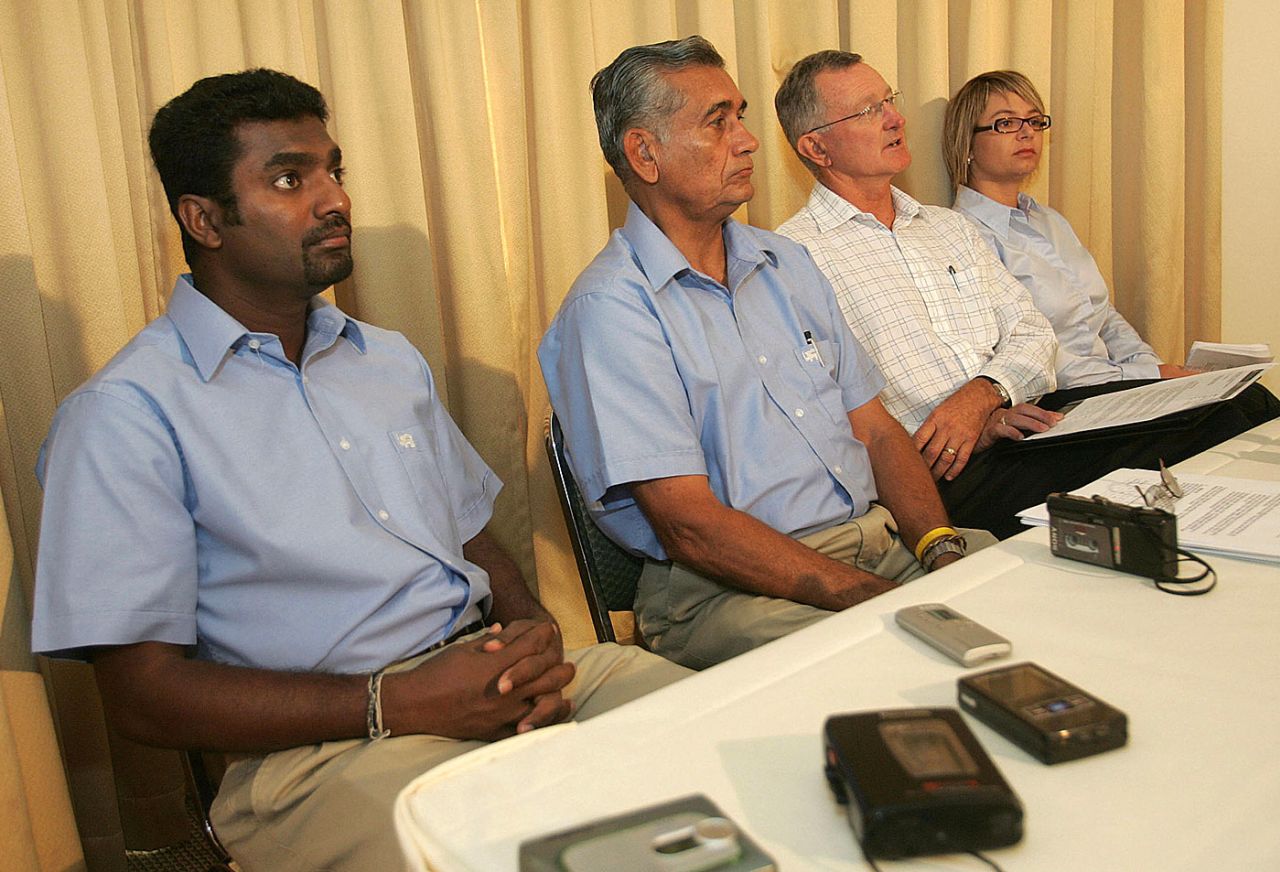 Muttiah Muralitharan, Michael Tissera, Bruce Elliot and biomechanist Jacqueline Alderson at the School of Human Movement, Perth, February 4, 2006