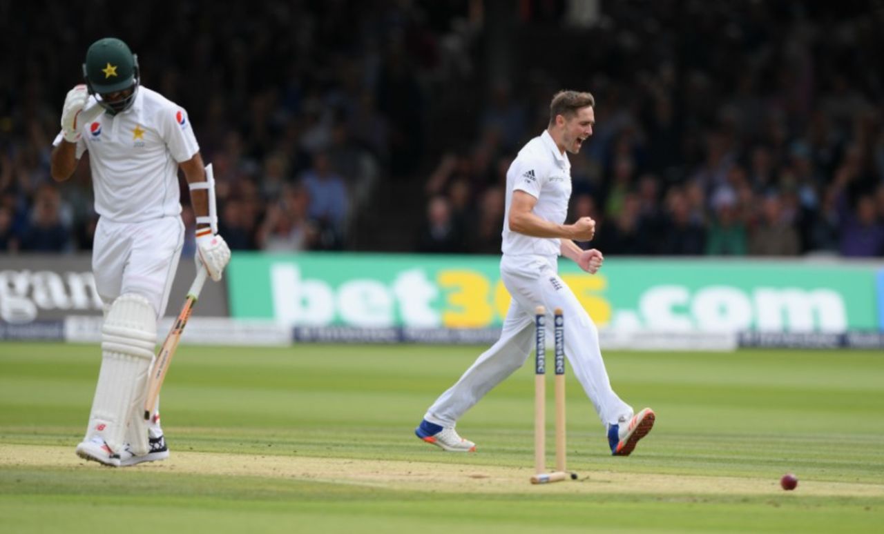 Chris Woakes took two early wickets on the second morning, England v Pakistan, 1st Investec Test, Lord's, 2nd day, July 15, 2016