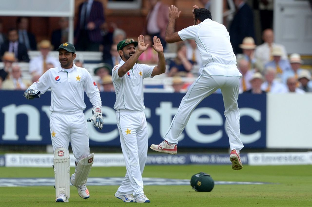 Wahab Riaz celebrates the wicket of James Vince with Mohammad Hafeez, England v Pakistan, 1st Investec Test, Lord's, 4th day, July 17, 2016