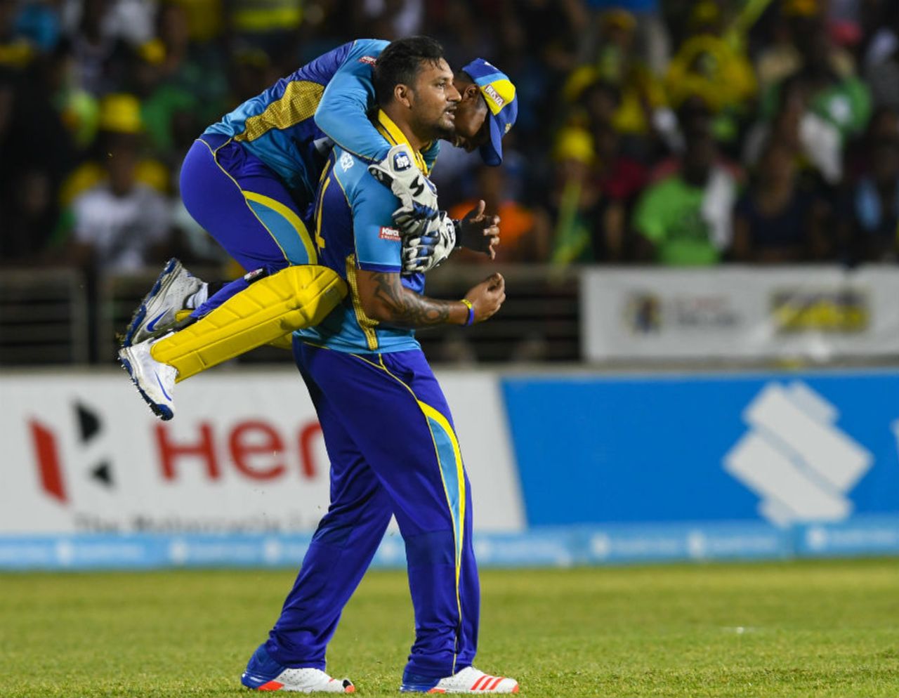 Ravi Rampaul celebrates the wicket of Chris Gayle, Jamaica Tallawahs v Barbados Tridents, Jamaica, CPL 2016, July 20, 2016