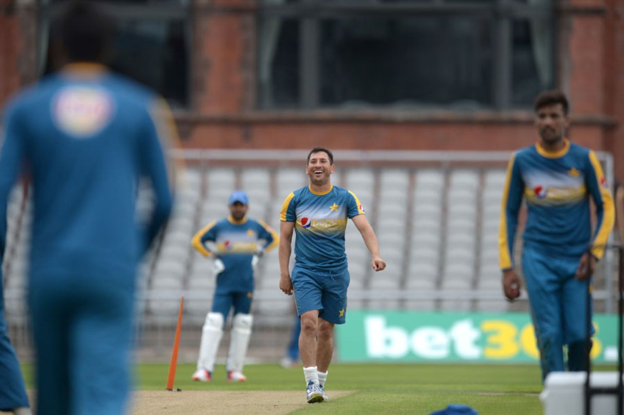 Yasir Shah enjoys a lighter moment during Pakistan's preparations, Old Trafford, July 21, 2016